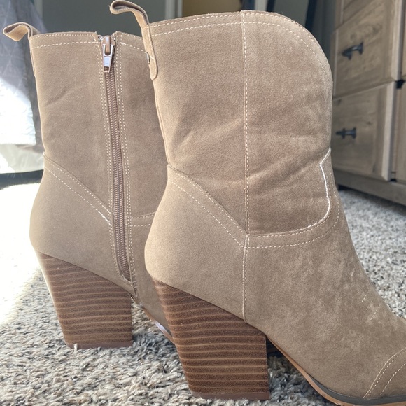 Chicbyallyb - Oasis Society Western Booties - Picture 4 of 6